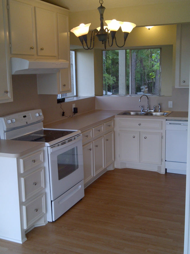 Picture of the kitchen in the house for sale at 106 Magnolia Lane, Conroe, Texas 77304